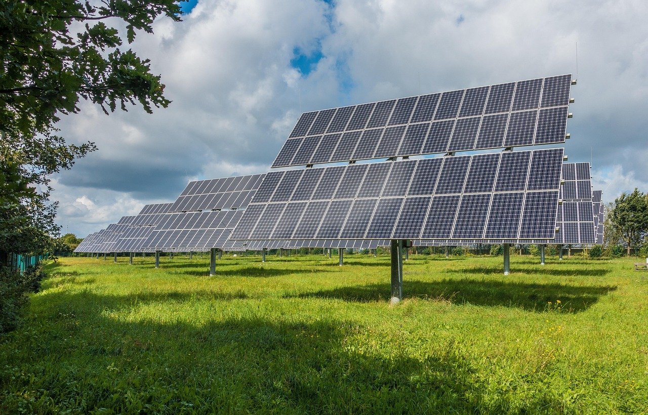 Perovskite Solar Cells 2025: Breakthrough Efficiency and When They’ll Hit the Market